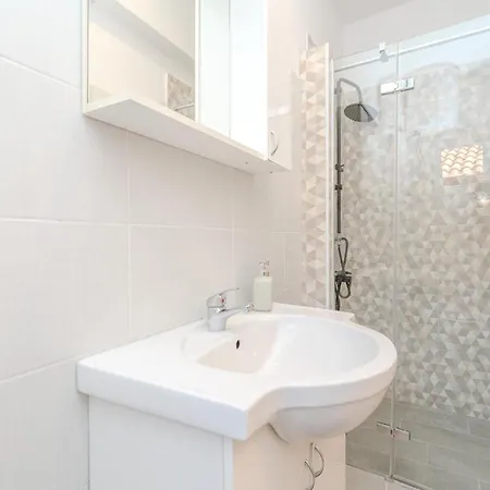 Awesome In With House Sea View