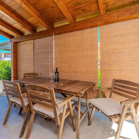 Awesome In With House Sea View